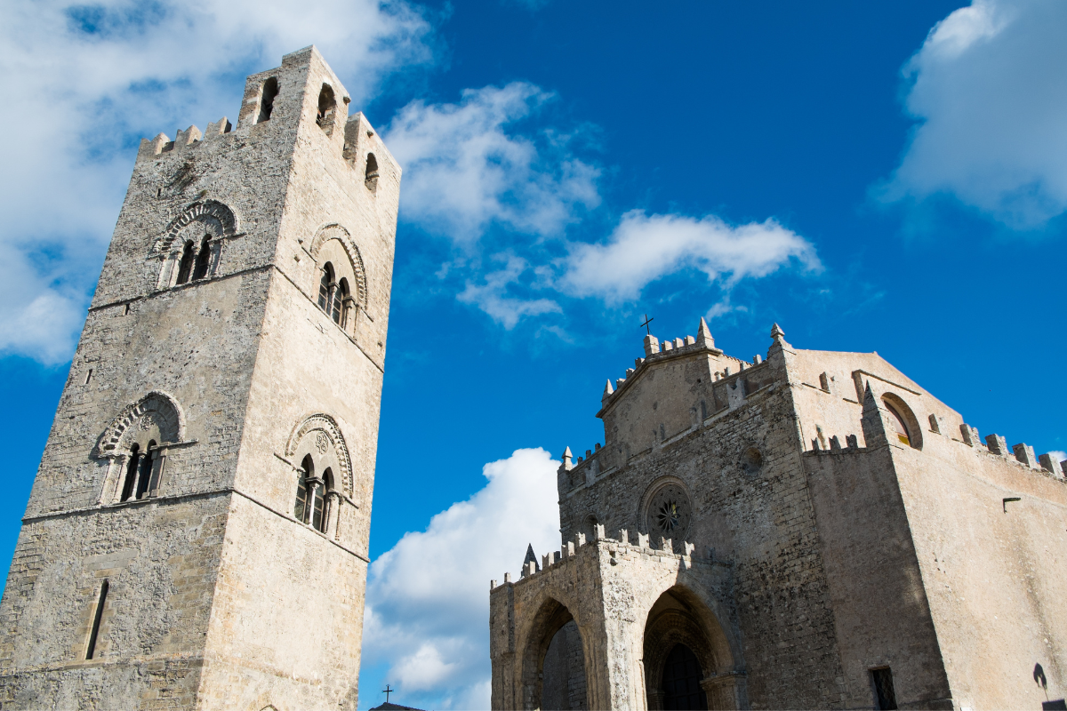 La Madrice di Erice e il suo imponente campanile normanno