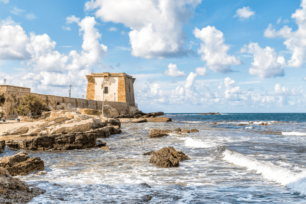 Vista di Torre Ligny a Trapani, simbolo storico della città