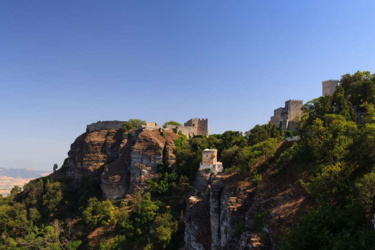 Monte Erice e la Toretta Pepoli, probabile luogo della capanna di Eumeo nell'Odissea.